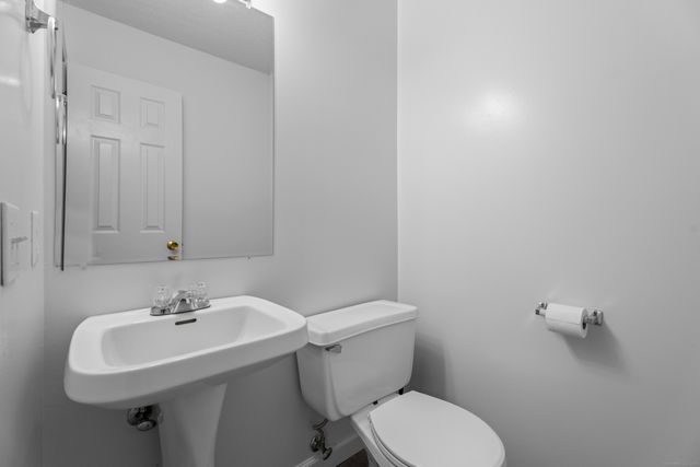 213 Oakland Street APT D, Manchester, CT 06042