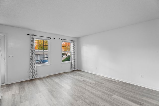 213 Oakland Street APT D, Manchester, CT 06042