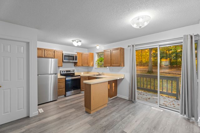 213 Oakland Street APT D, Manchester, CT 06042