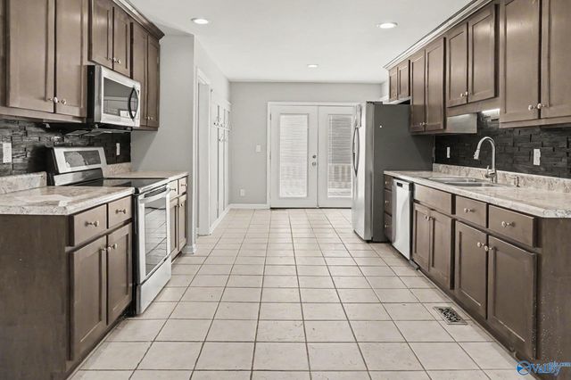 122 Brawley Drive, Owens Cross Roads, AL 35763