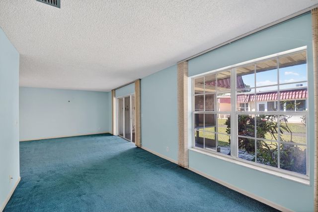 856 A Salem Lane, Lake Worth, FL 33467