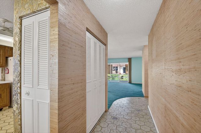 856 A Salem Lane, Lake Worth, FL 33467