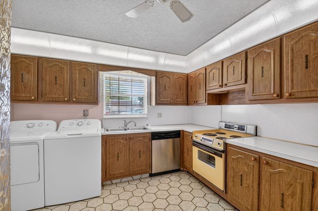 856 A Salem Lane, Lake Worth, FL 33467