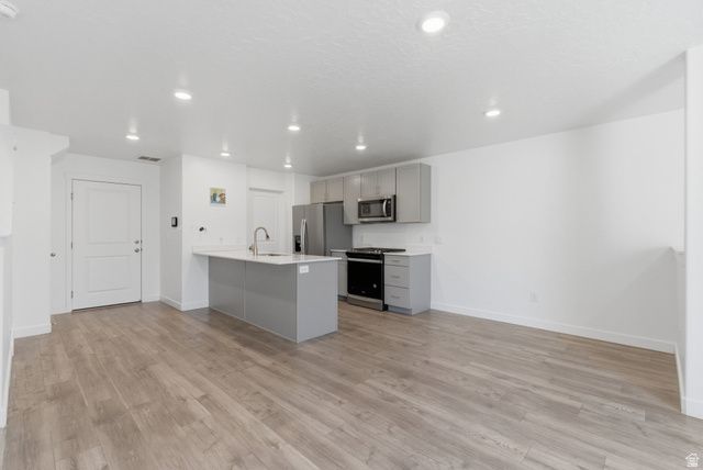 1049 E REGATTA LN, Saratoga Springs, UT 84045