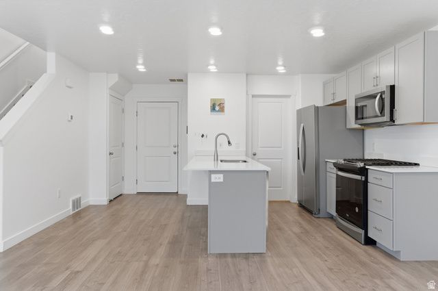 1049 E REGATTA LN, Saratoga Springs, UT 84045