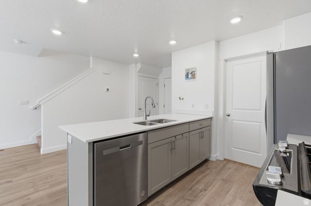 1049 E REGATTA LN, Saratoga Springs, UT 84045