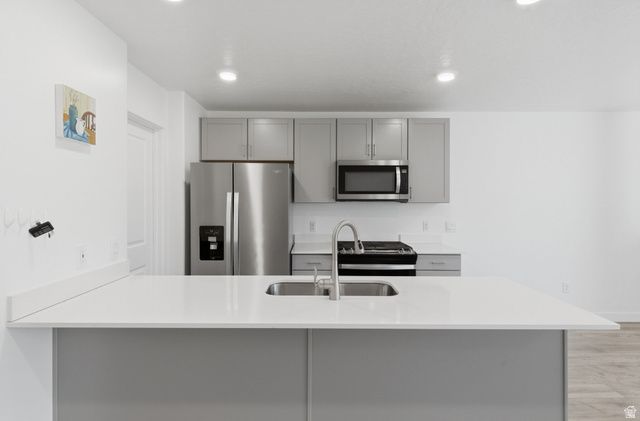 1049 E REGATTA LN, Saratoga Springs, UT 84045