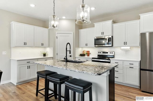 9710 S 184th Street, Omaha, NE 68136