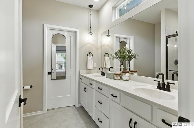 9710 S 184th Street, Omaha, NE 68136