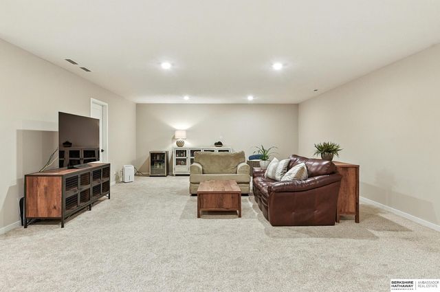 9710 S 184th Street, Omaha, NE 68136