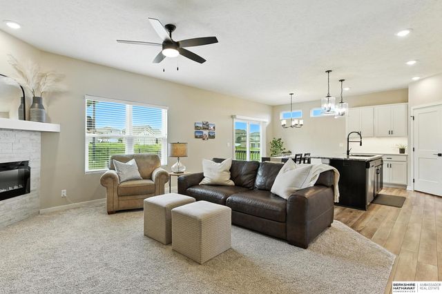 9710 S 184th Street, Omaha, NE 68136