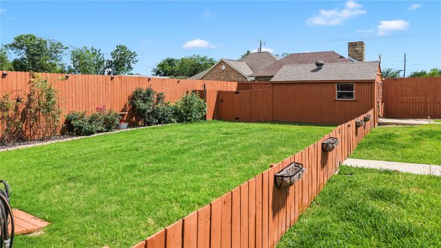 104 Blake Street, Mabank, TX 75147