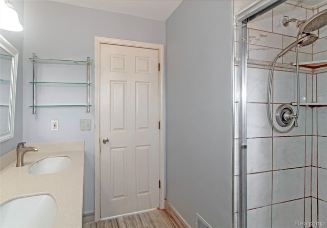 46158 Duke Drive, Chesterfield Township, MI 48051