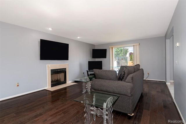 46158 Duke Drive, Chesterfield Township, MI 48051