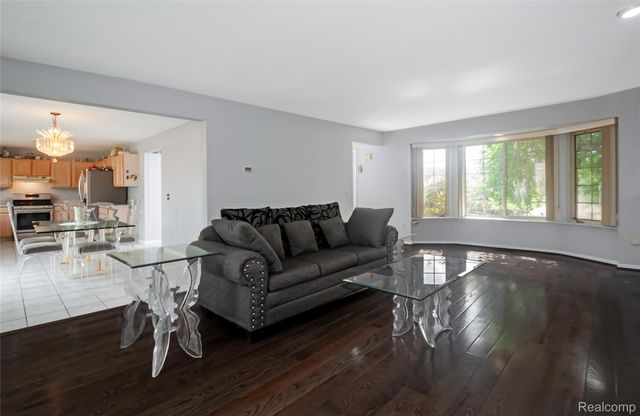 46158 Duke Drive, Chesterfield Township, MI 48051