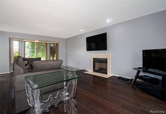 46158 Duke Drive, Chesterfield Township, MI 48051