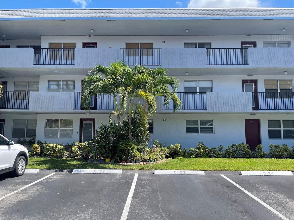 8405 NW 61st Street D-109, Tamarac, FL 33321