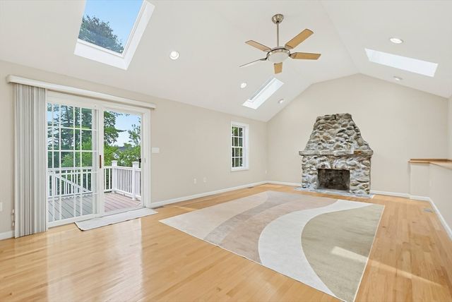 100 Lakeview Ave, Mansfield, MA 02048