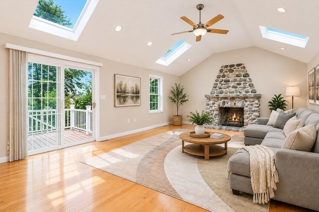 100 Lakeview Ave, Mansfield, MA 02048