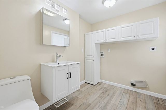 100 Lakeview Ave, Mansfield, MA 02048