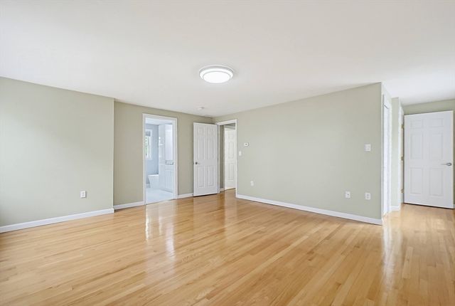 100 Lakeview Ave, Mansfield, MA 02048