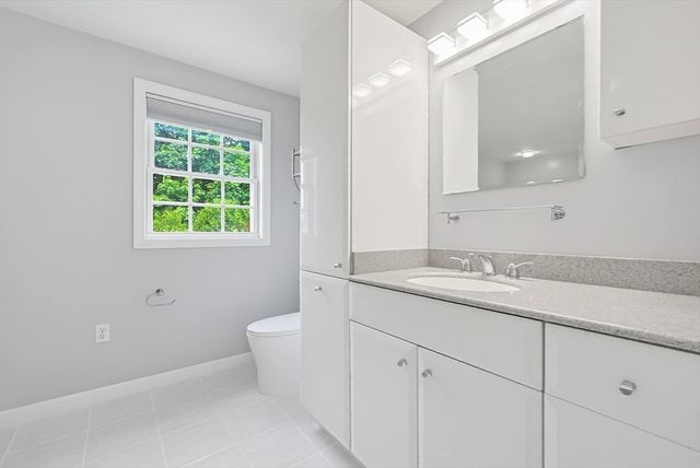 100 Lakeview Ave, Mansfield, MA 02048