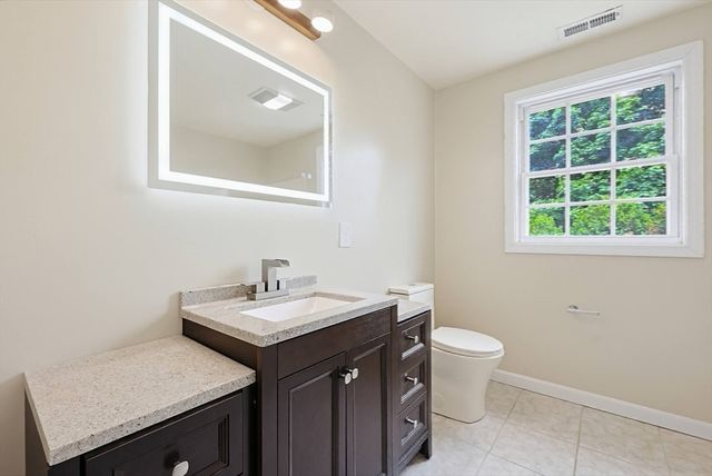100 Lakeview Ave, Mansfield, MA 02048