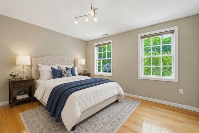 100 Lakeview Ave, Mansfield, MA 02048