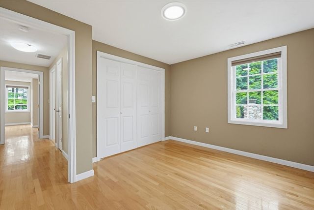 100 Lakeview Ave, Mansfield, MA 02048