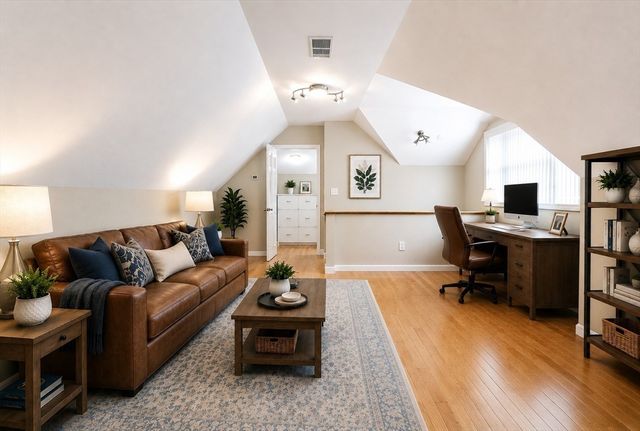 100 Lakeview Ave, Mansfield, MA 02048