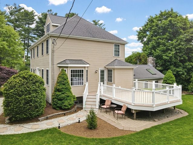 100 Lakeview Ave, Mansfield, MA 02048