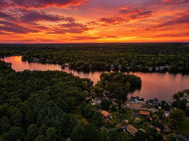 100 Lakeview Ave, Mansfield, MA 02048