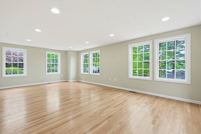 100 Lakeview Ave, Mansfield, MA 02048