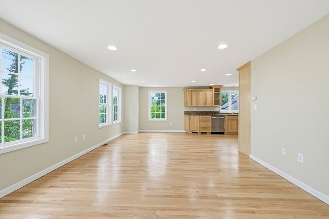 100 Lakeview Ave, Mansfield, MA 02048