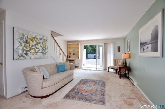 10 Massaco Street R, Simsbury, CT 06070
