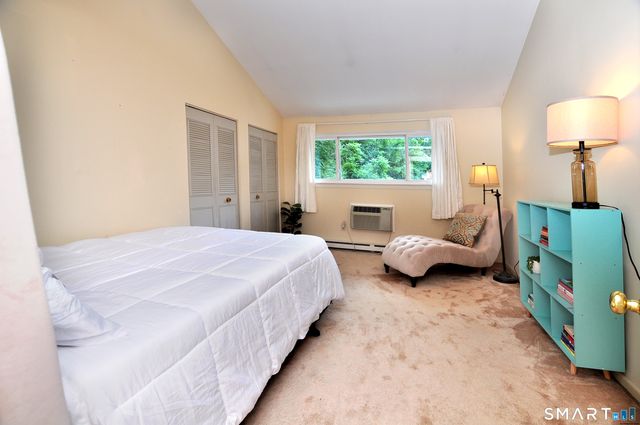 10 Massaco Street R, Simsbury, CT 06070
