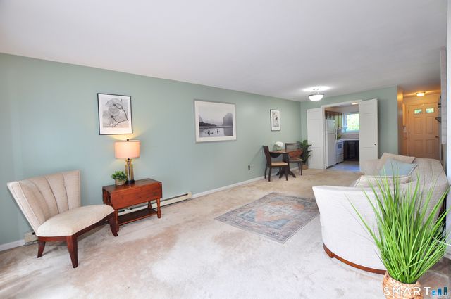 10 Massaco Street R, Simsbury, CT 06070