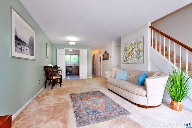 10 Massaco Street R, Simsbury, CT 06070