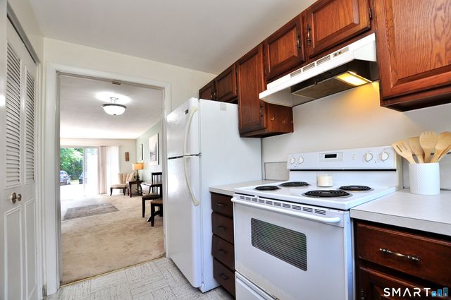 10 Massaco Street R, Simsbury, CT 06070