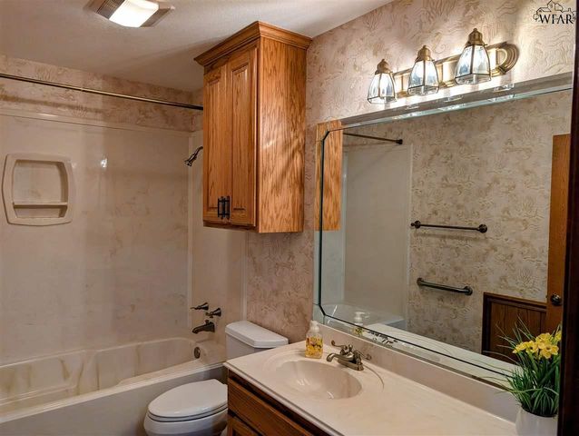 816 SUGARBUSH LANE, Burkburnett, TX 76354