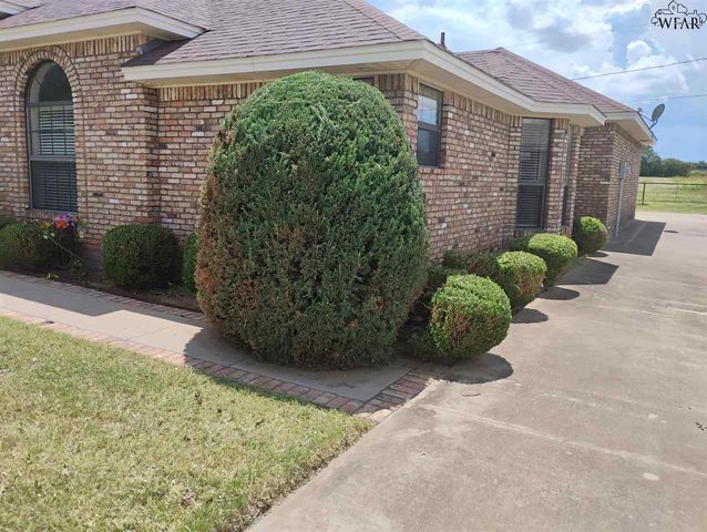 816 SUGARBUSH LANE, Burkburnett, TX 76354