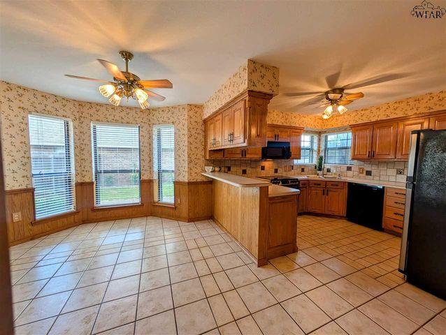 816 SUGARBUSH LANE, Burkburnett, TX 76354
