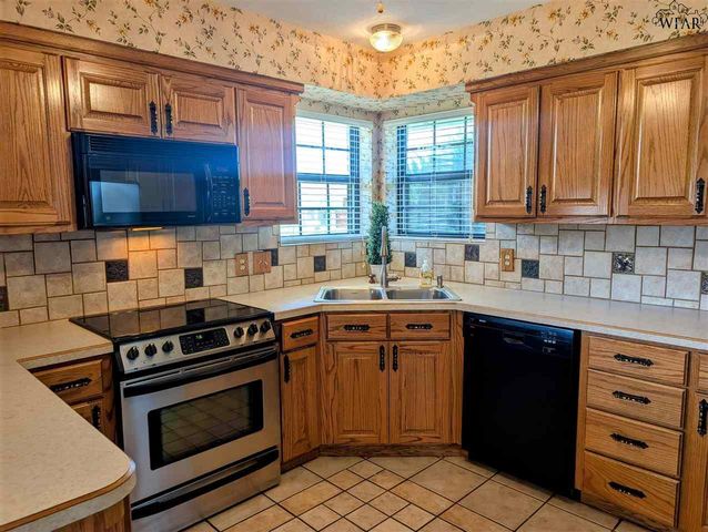 816 SUGARBUSH LANE, Burkburnett, TX 76354