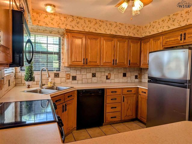 816 SUGARBUSH LANE, Burkburnett, TX 76354