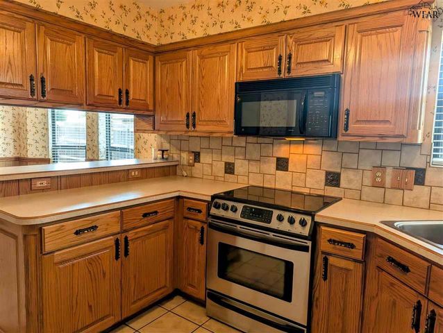 816 SUGARBUSH LANE, Burkburnett, TX 76354