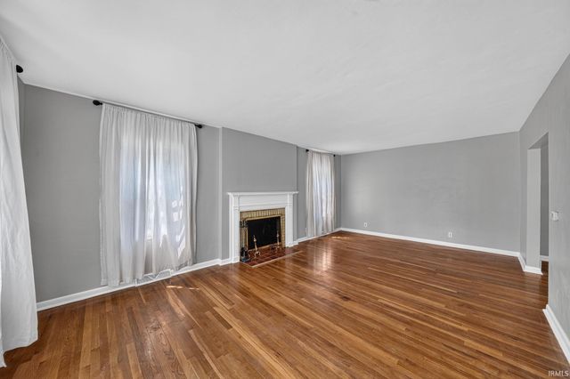 723 W Angela Boulevard, South Bend, IN 46617