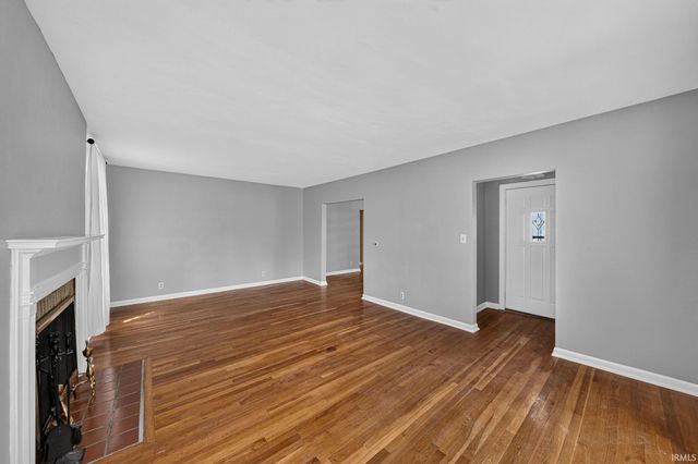 723 W Angela Boulevard, South Bend, IN 46617