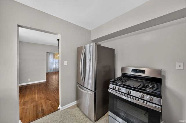 723 W Angela Boulevard, South Bend, IN 46617