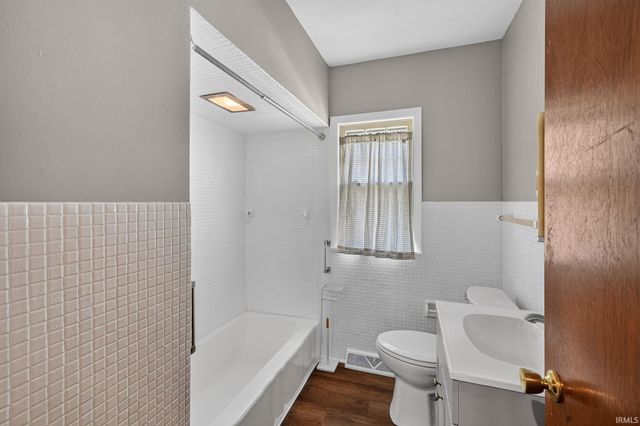 723 W Angela Boulevard, South Bend, IN 46617