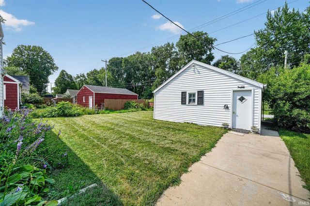 723 W Angela Boulevard, South Bend, IN 46617